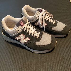 New Balance 574 size8.5 Navy/Grey/Pink
